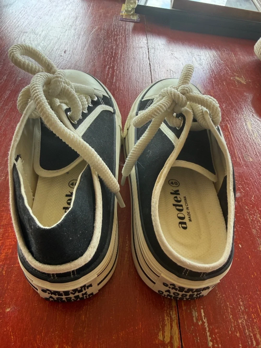 Aodek tennis shoes 40